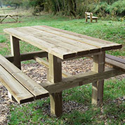 table de pique nique en bois campagne
